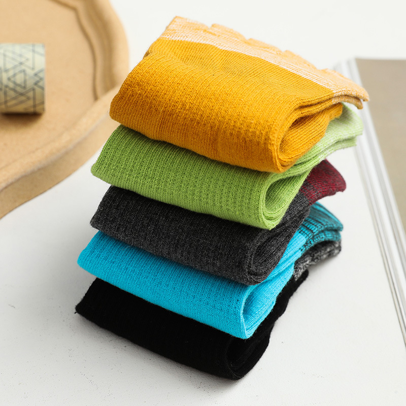 ถุงเท้าข้อสั้นแบบห้านิ้วหลากสี - Men'S Fashion Quarter Socks บทวิจารณ์และราคา